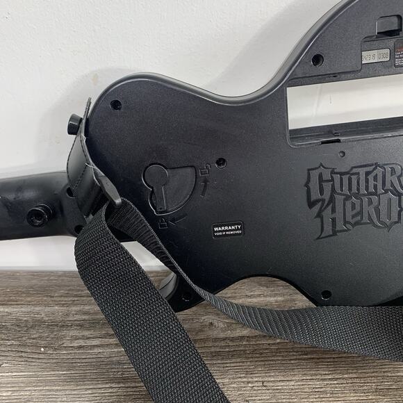 Nintendo Wii Guitar Hero Controller Gibson Les Paul RedOctane 95125.805 W/ Strap - Picture 7 of 9